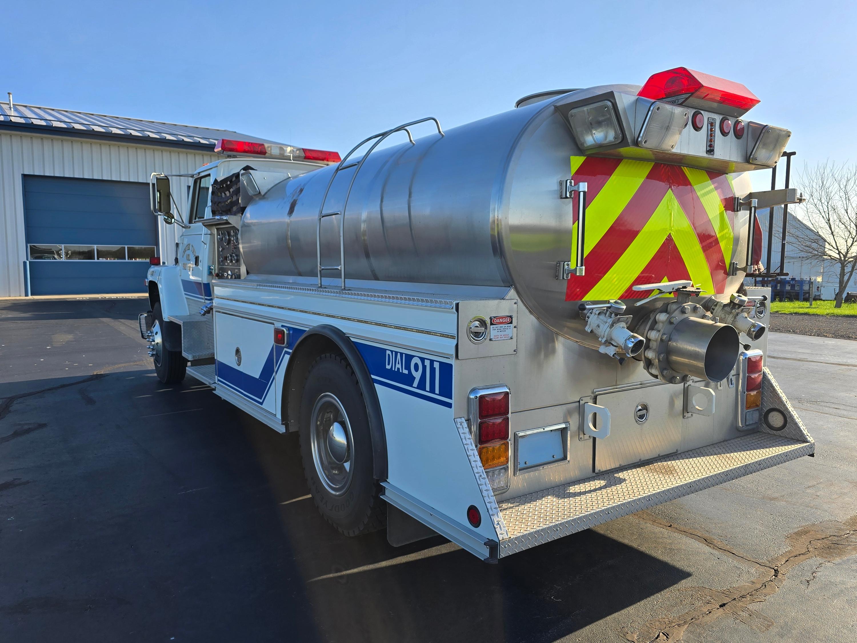 1993 Ford L8000 Pumper Tanker - image 19