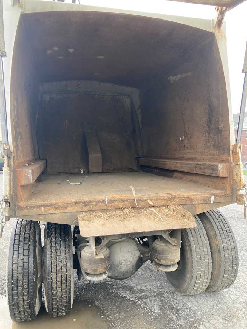2004 Peterbilt Loadmaster Rear Loader — photo 4