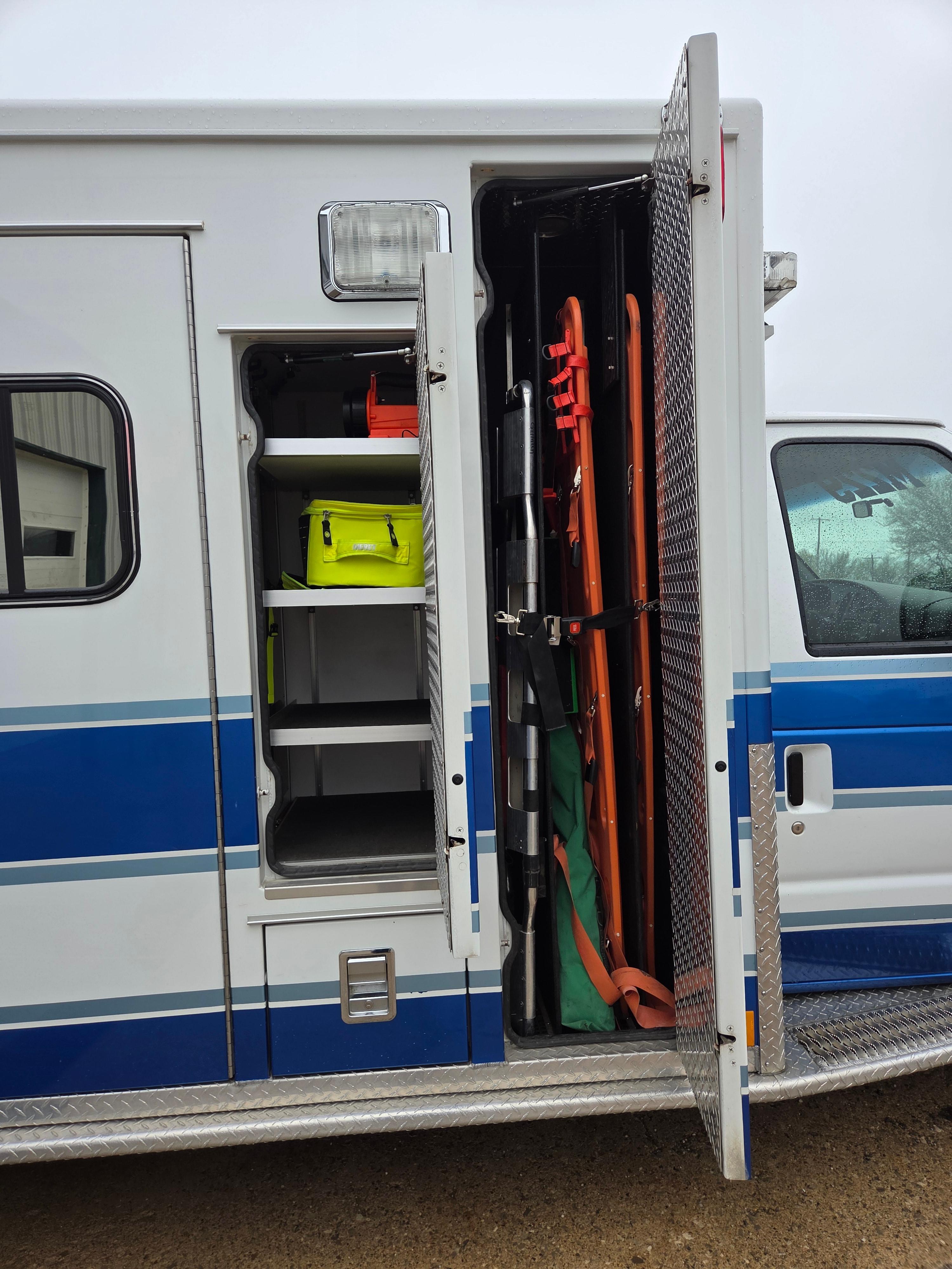 1999 MedTec Ford Type III Ambulance - image 14