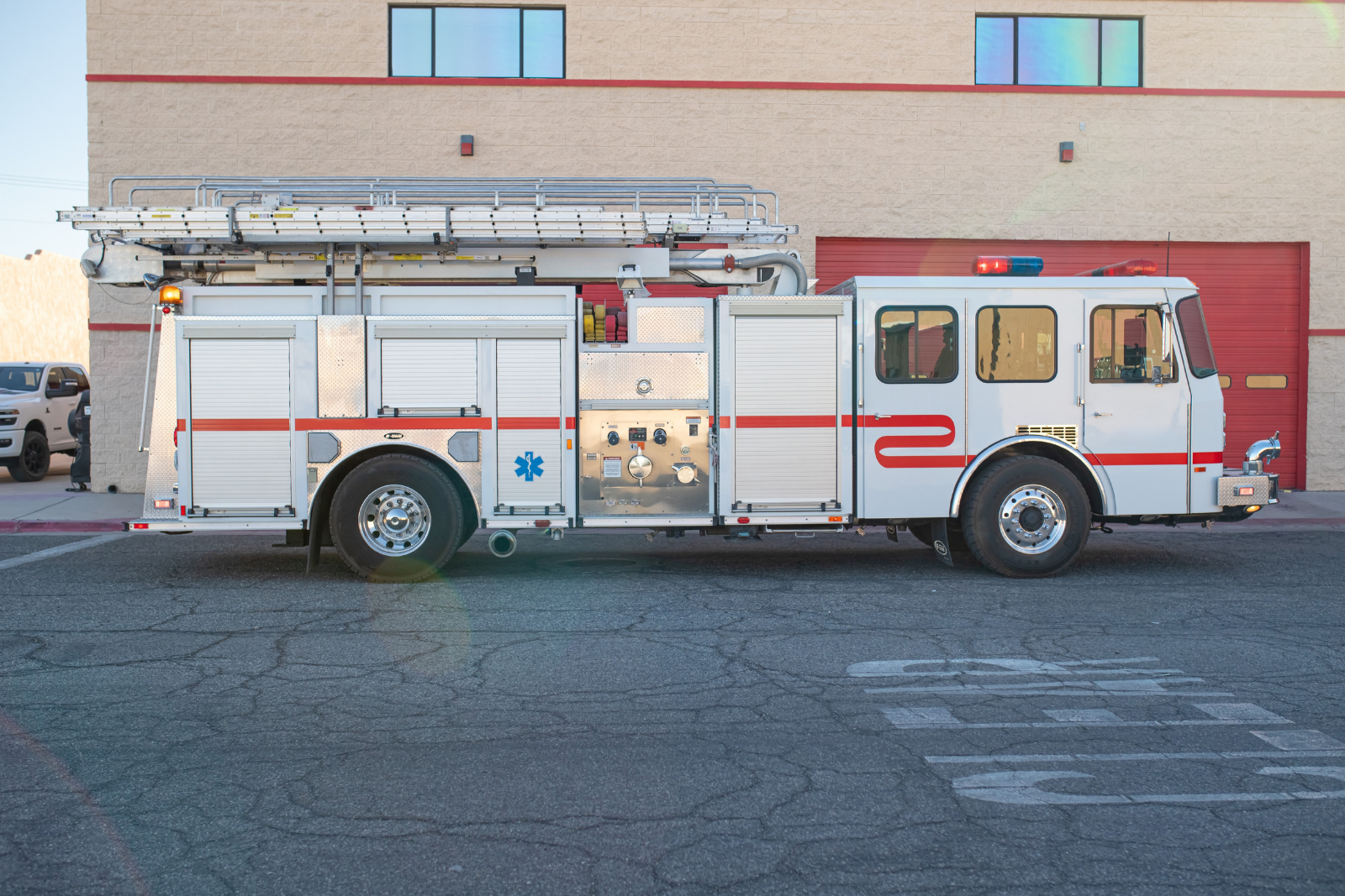 2003 E-One Typhoon 50' Quint - image 8
