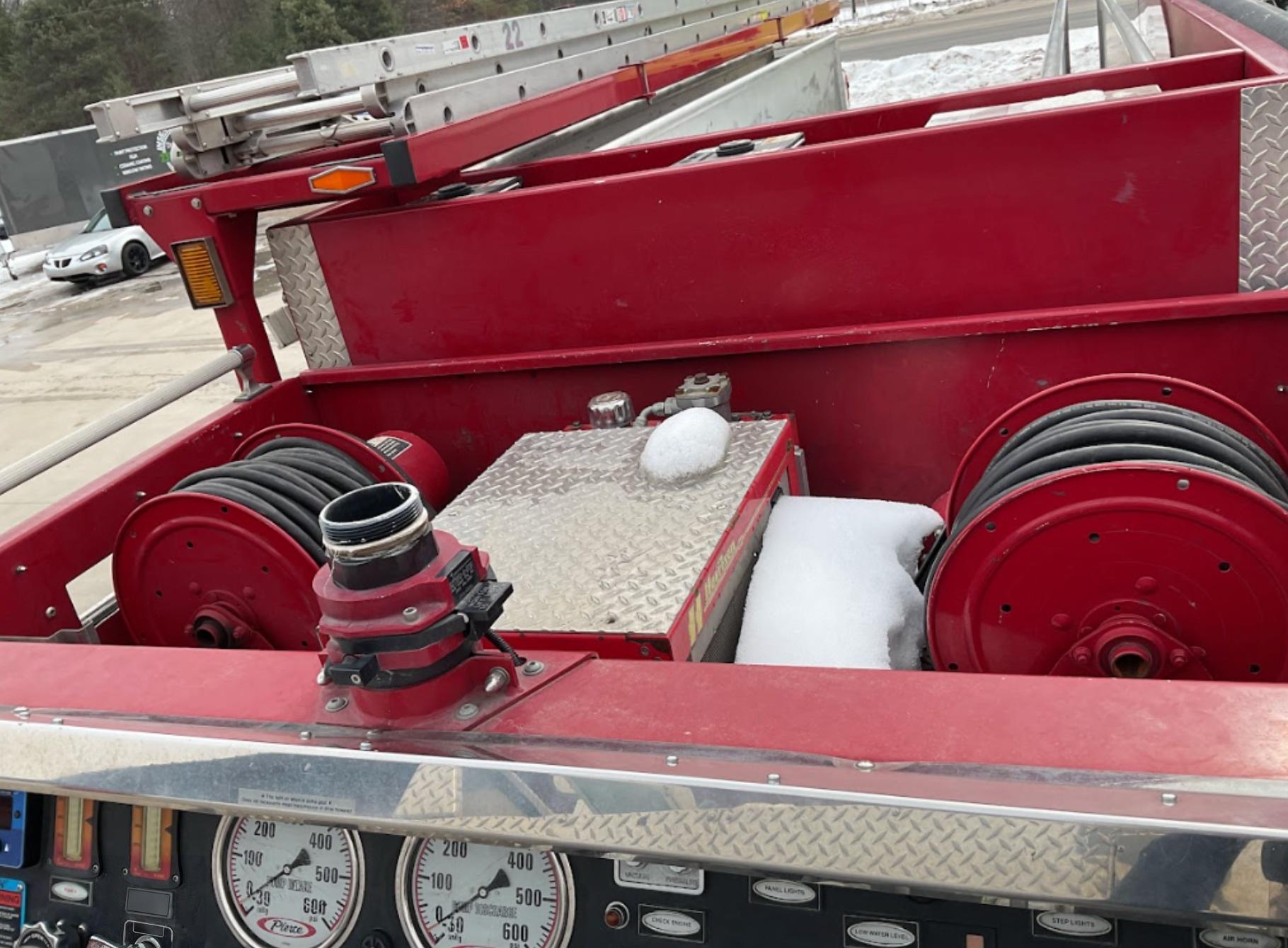 2003 Pierce Tilt Cab Pumper - image 33