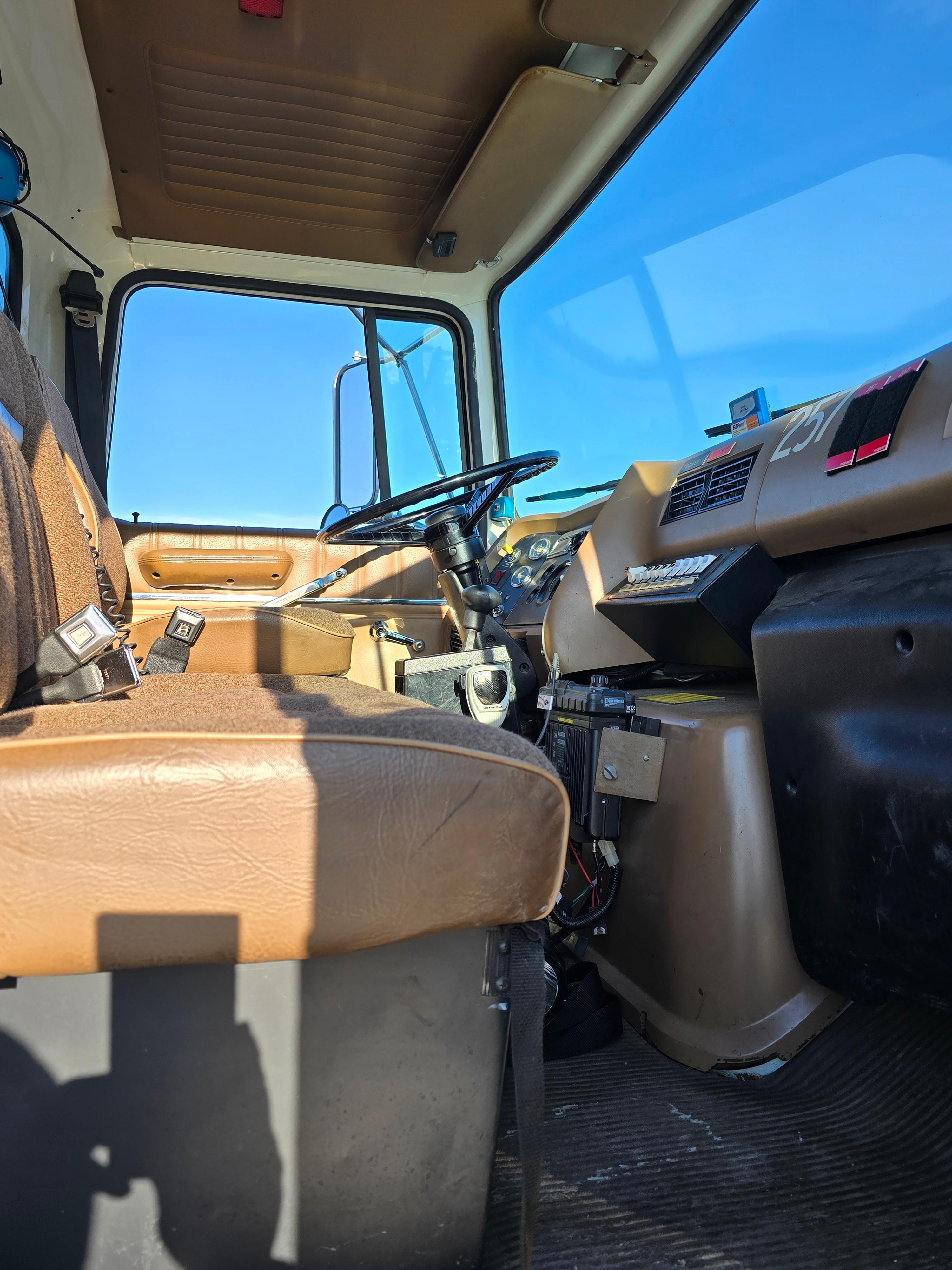 1993 Ford L8000 Pumper Tanker - image 21