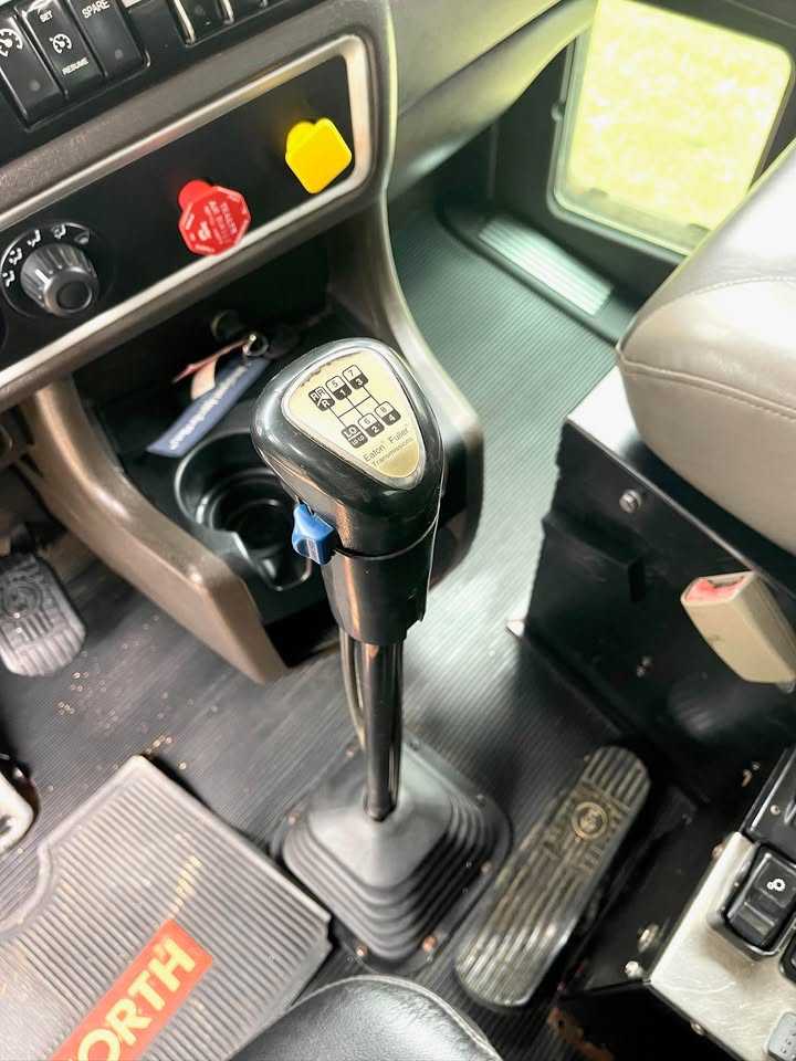 2014 Kenworth T880 Dump Truck — photo 7