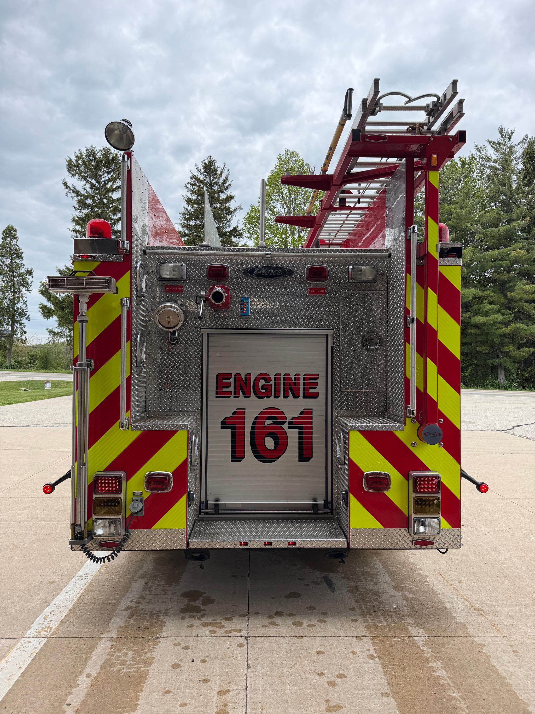 2005 Pierce Quantum Pumper - image 4