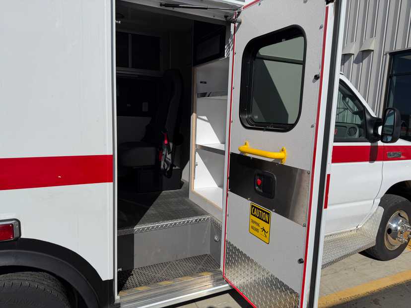 2022 Medix Ford Type III Ambulance — photo 8