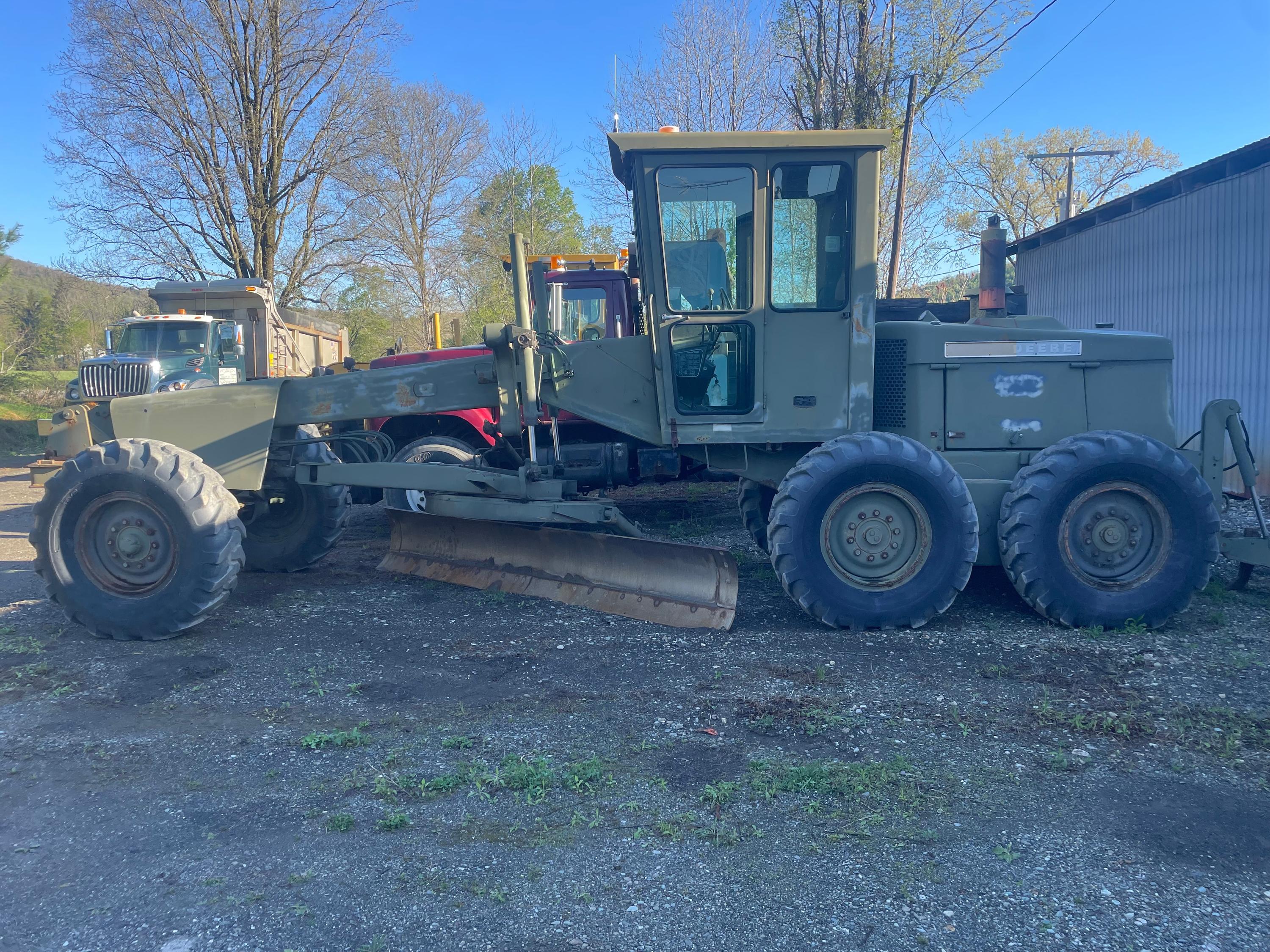1980 John Deere 570A Motor Grader - image 1