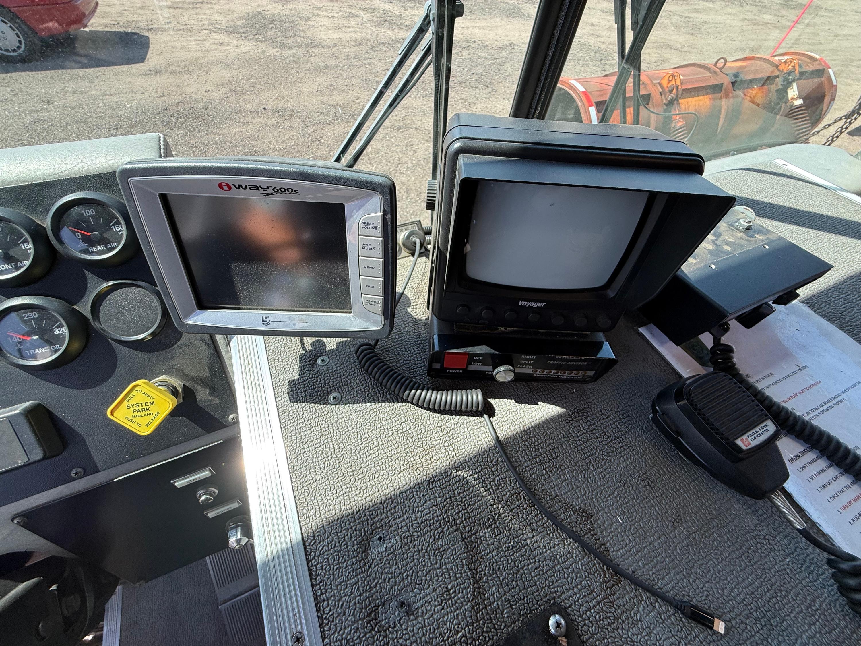 2001 E-One Command Center - image 8