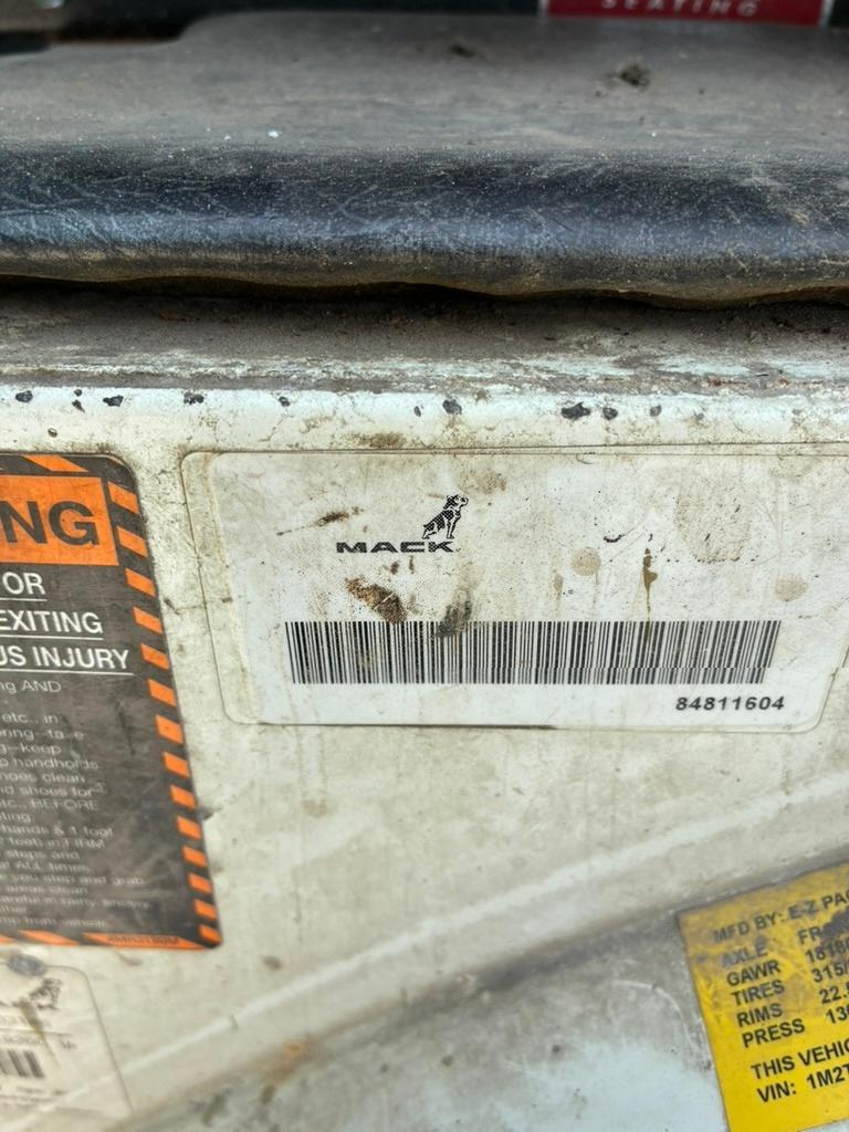 2020 Mack E-Z Pack Front Loader - image 15