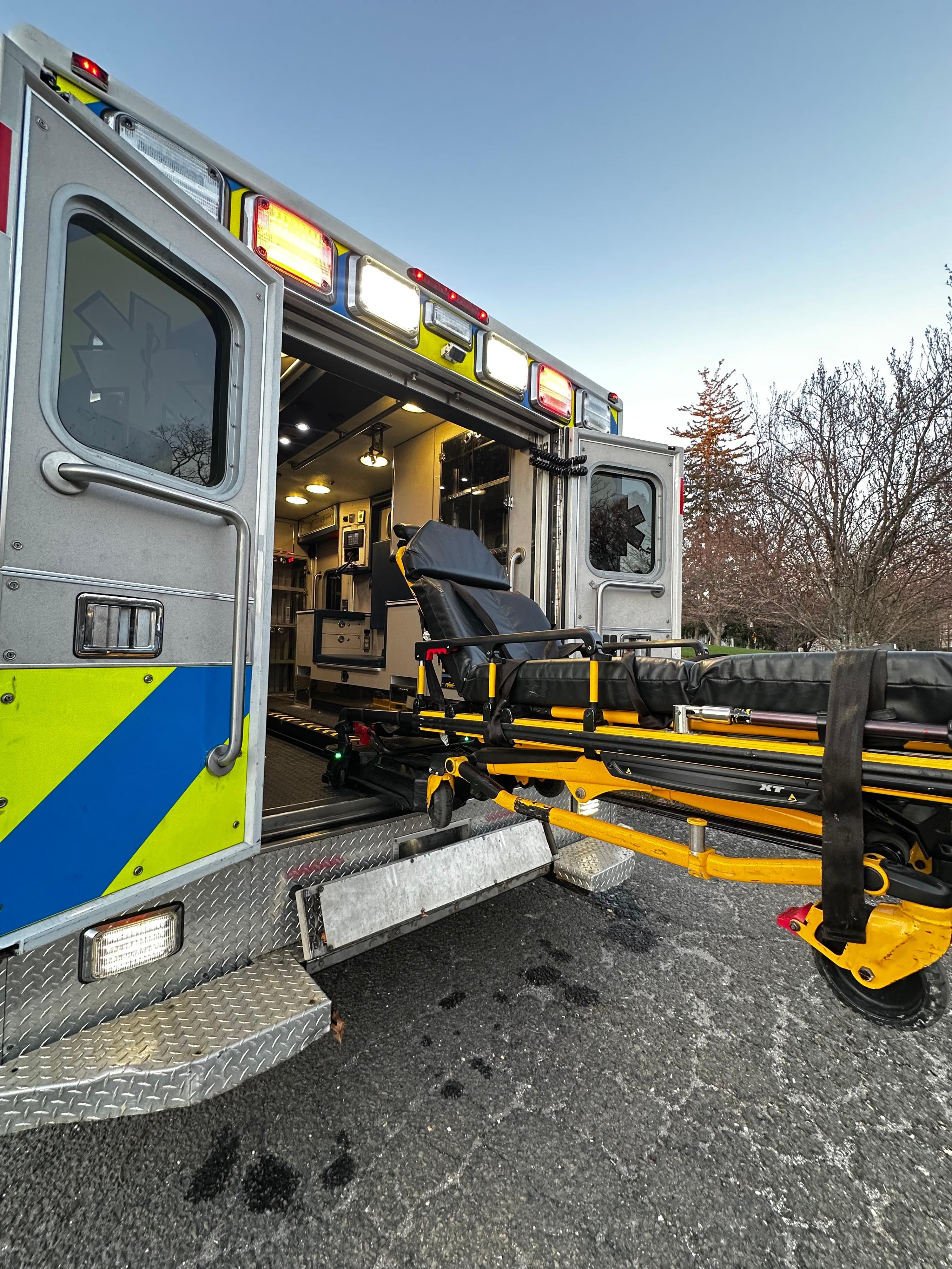 2012 LifeLine GMC Type III Ambulance - image 9