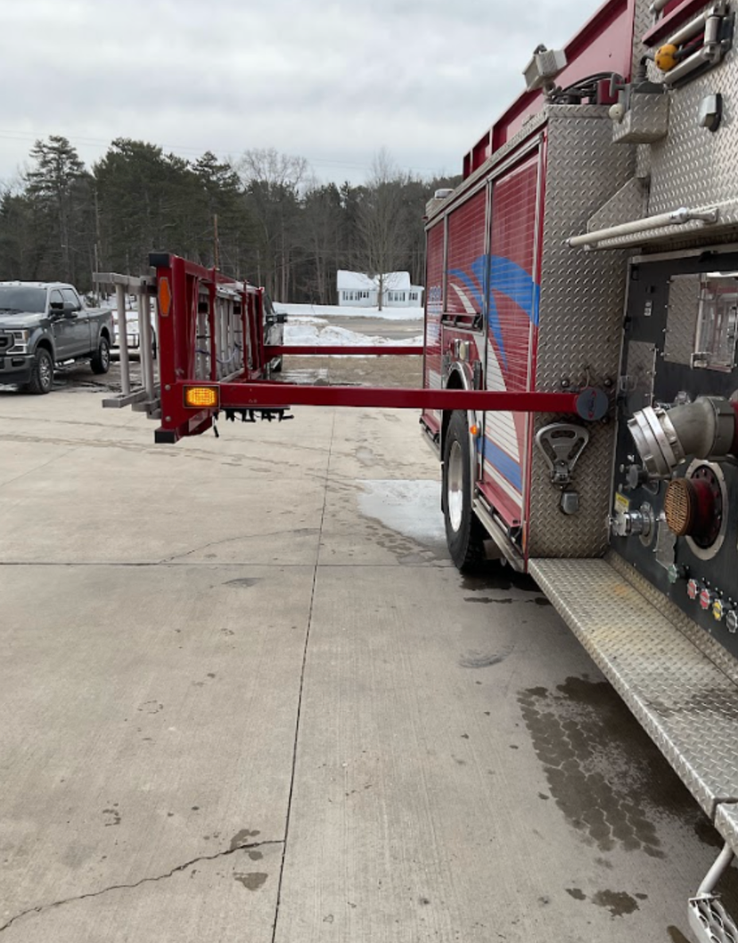 2003 Pierce Tilt Cab Pumper — photo 8