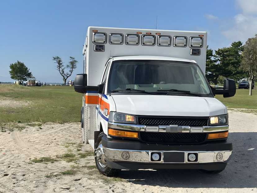 2015 PL-Custom Chevrolet Type III Ambulance — photo 3