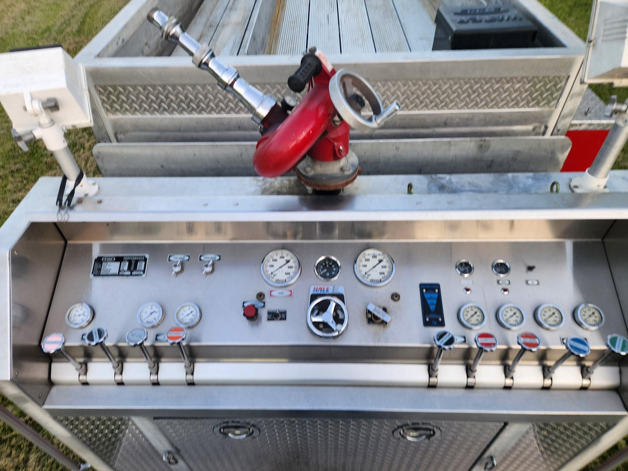 1996 E-One Ford Pumper - image 9