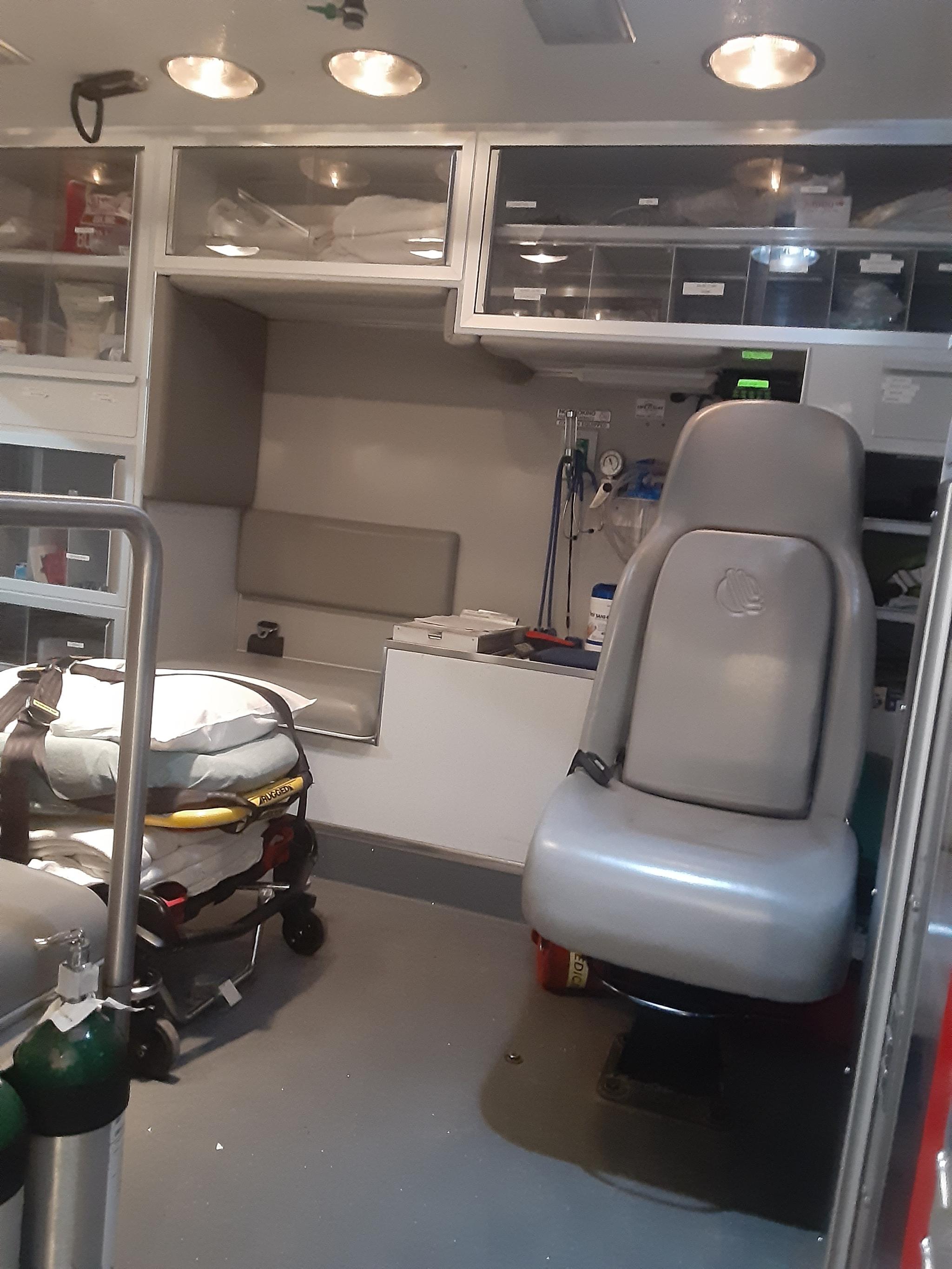 2006 Ford Type III Ambulance - image 4