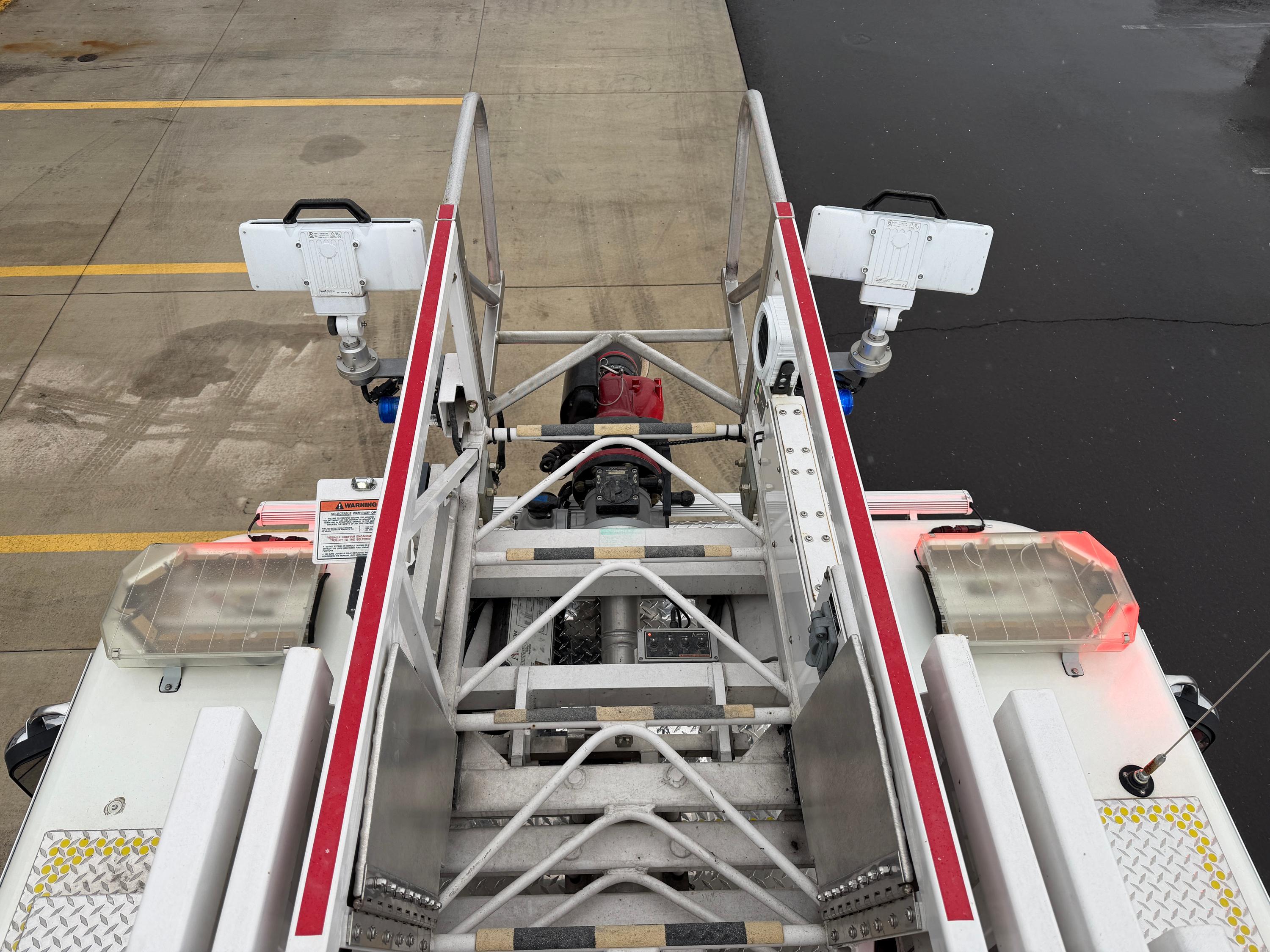 2018 KME PREDATOR 109' Aerial - image 30