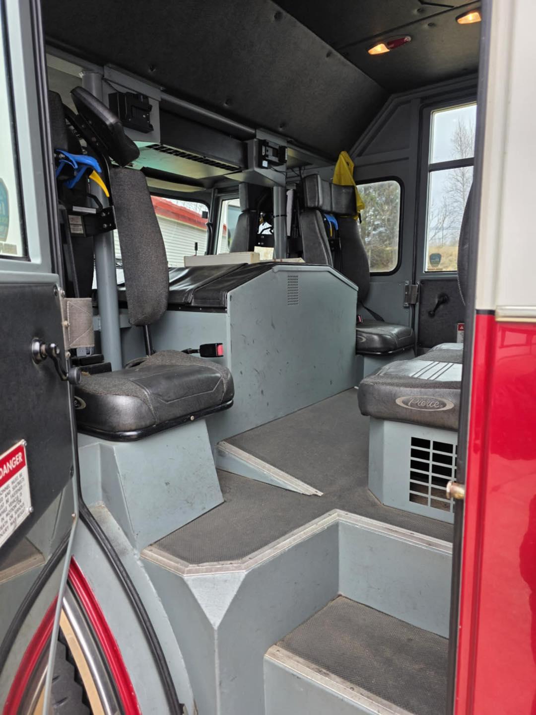 2001 Pierce Saber Pumper - image 17