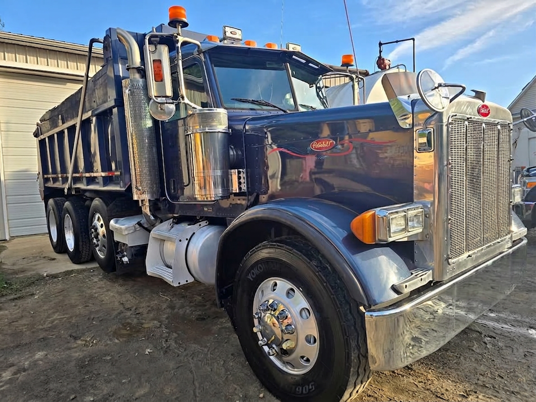 2005 Peterbilt 379 Dump Truck
