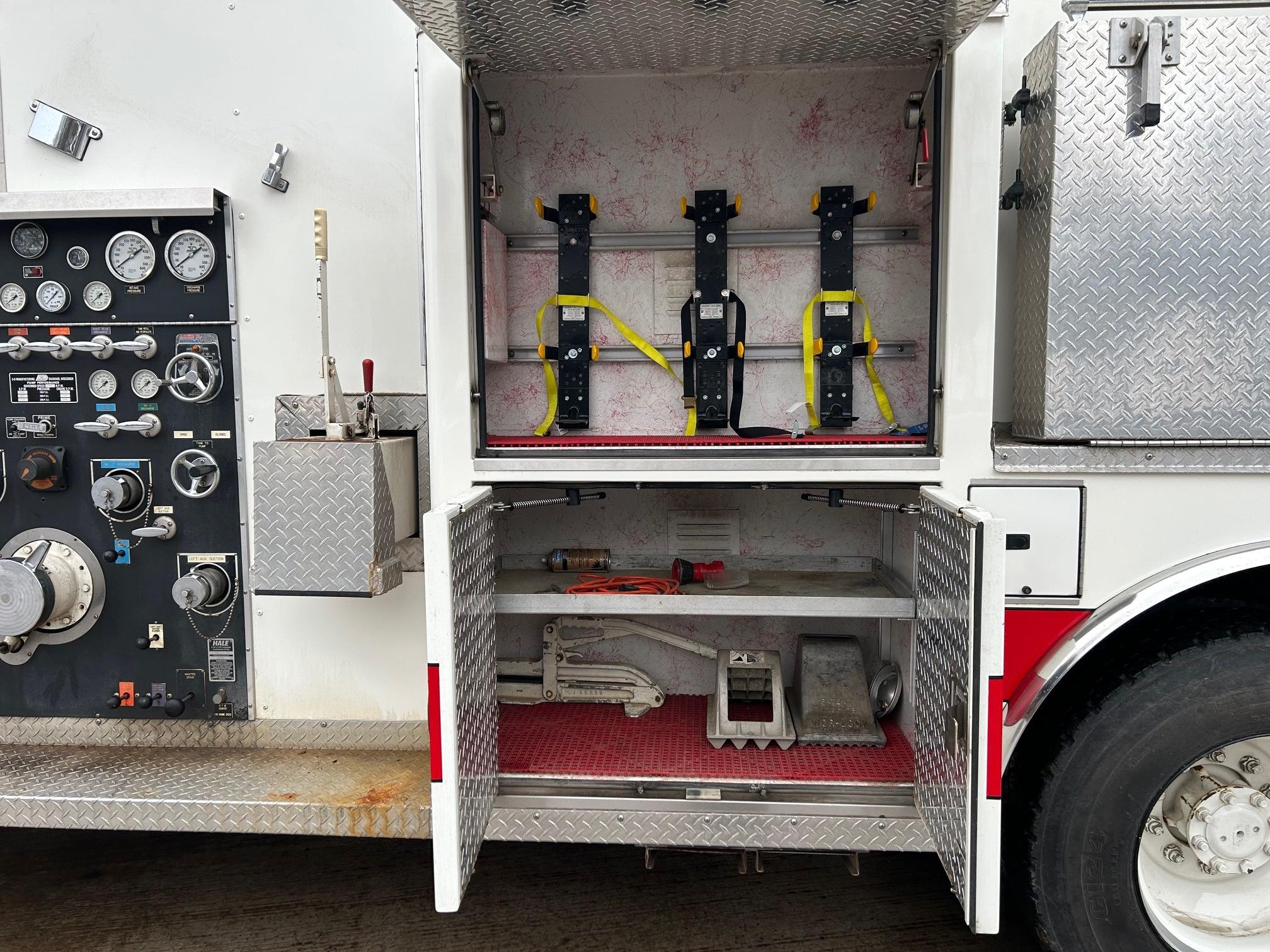 1995 3D International Pumper Tanker - image 5