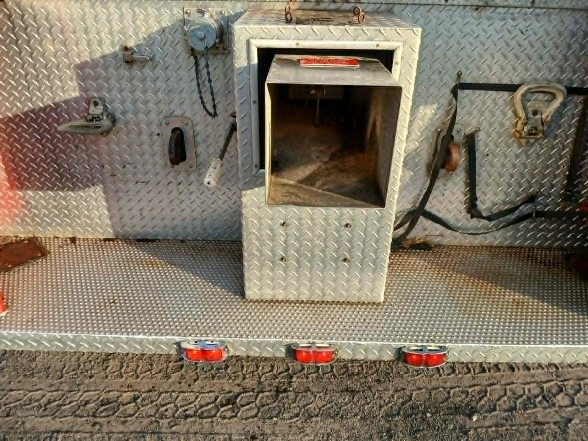 1987 International Pumper Tanker - image 4