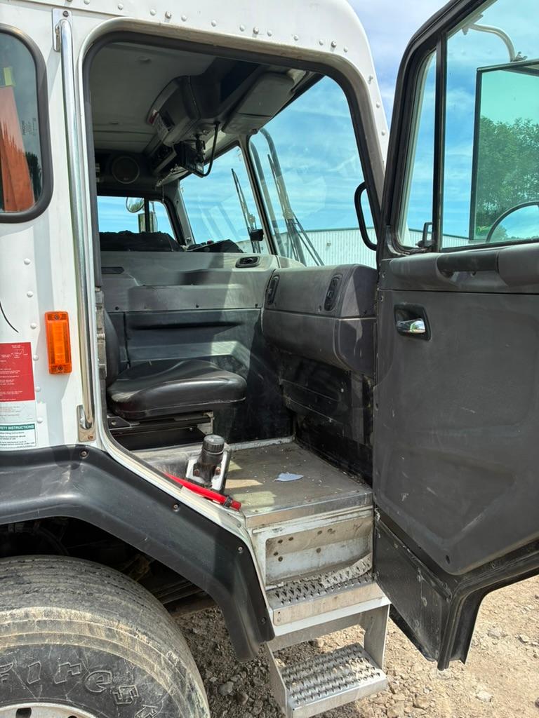 2020 Peterbilt E-Z Pack Front Loader - image 17