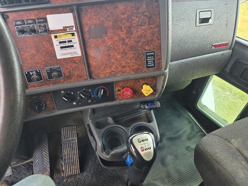 2005 Kenworth T 300 Dump Truck - image 4
