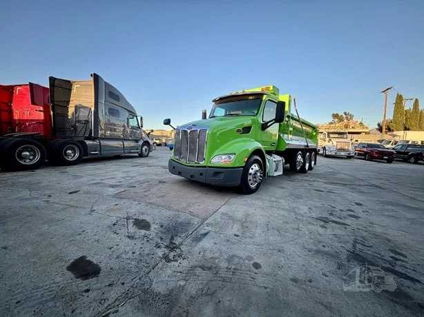 2020 Peterbilt 579 Dump Truck — photo 2