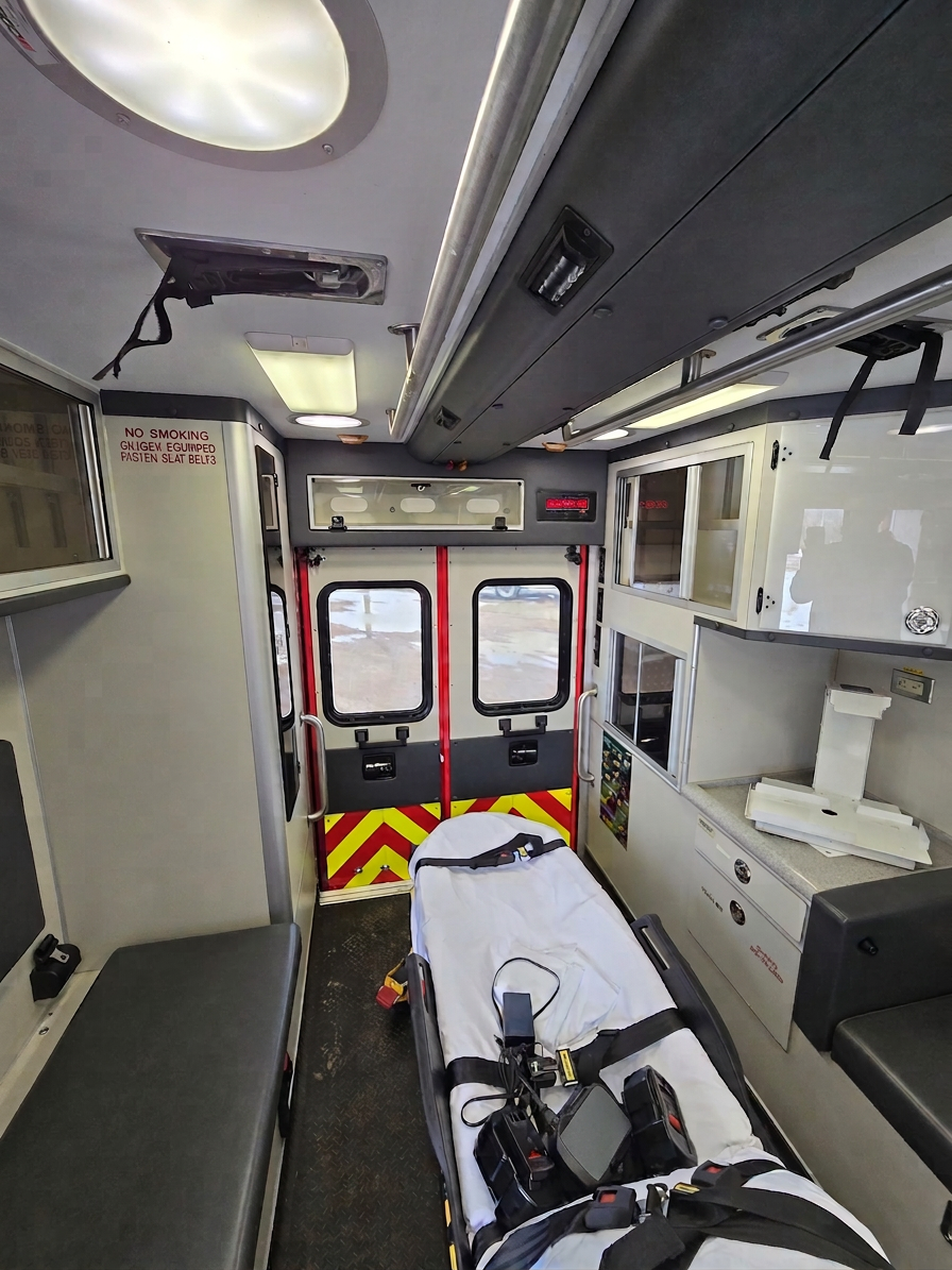 2015 PL-Custom Ford 4x4 Type I Ambulance - image 19