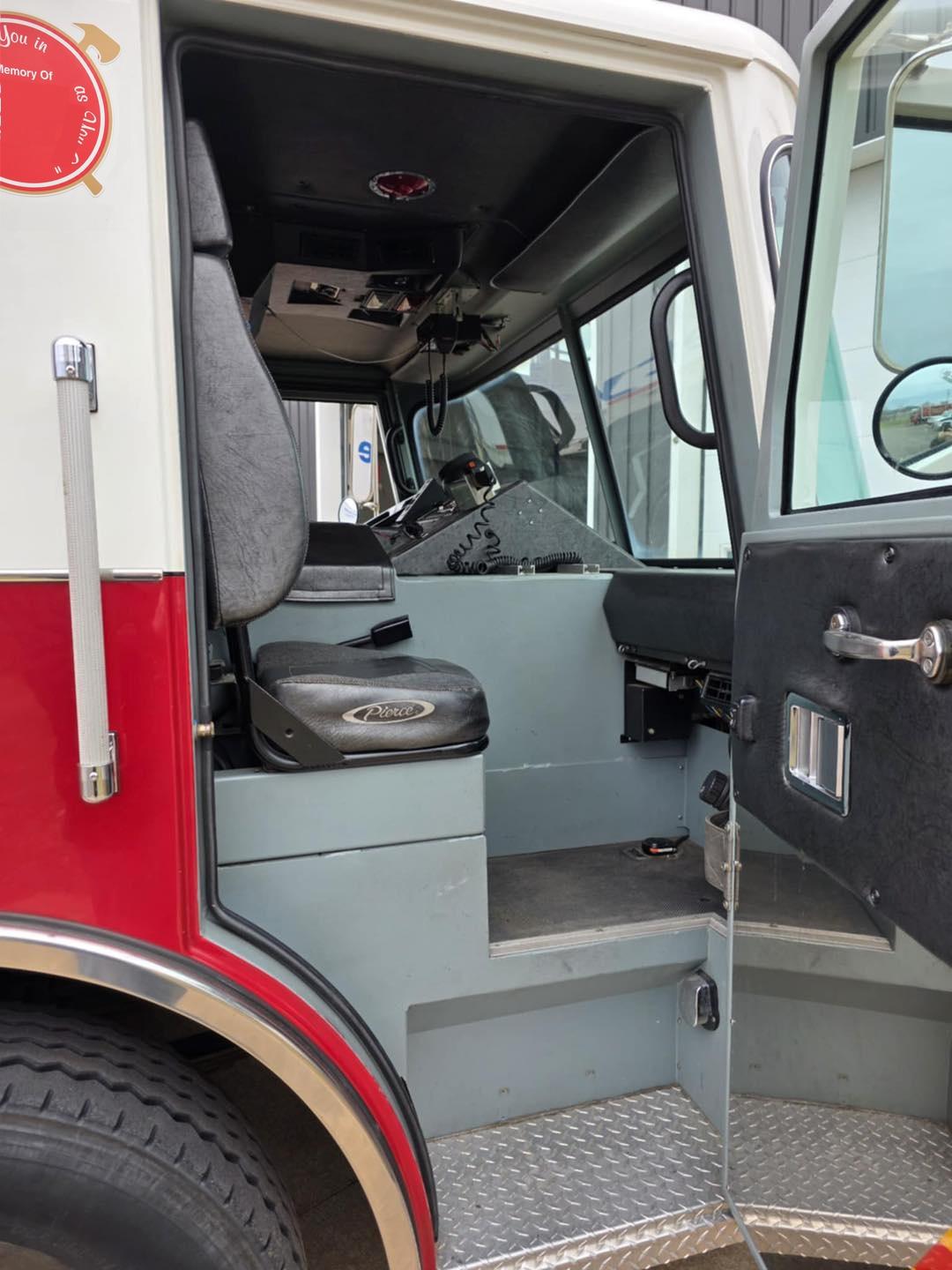2001 Pierce Saber Pumper - image 12