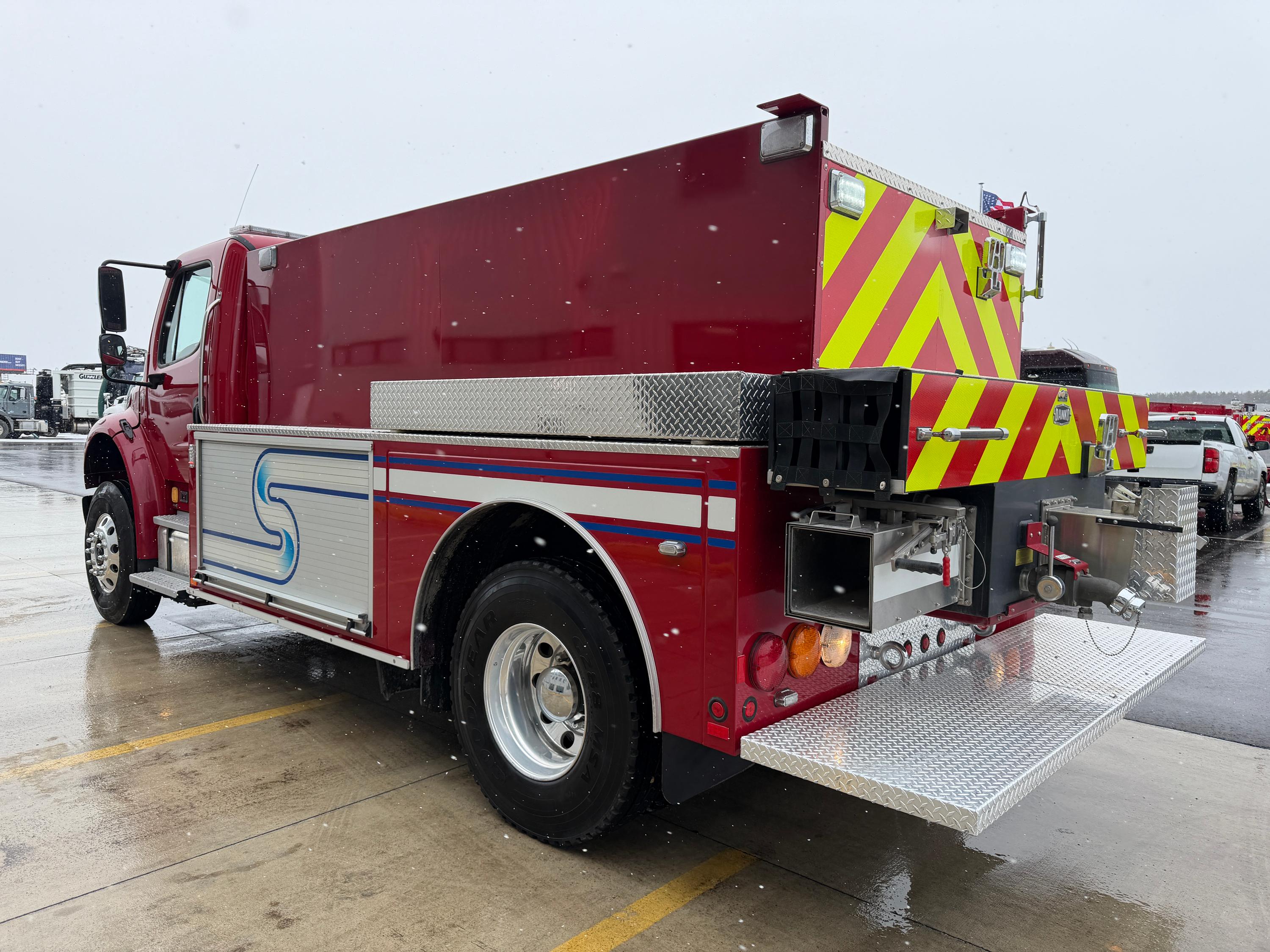 2014 Danko Freightliner Pumper Tanker - image 3