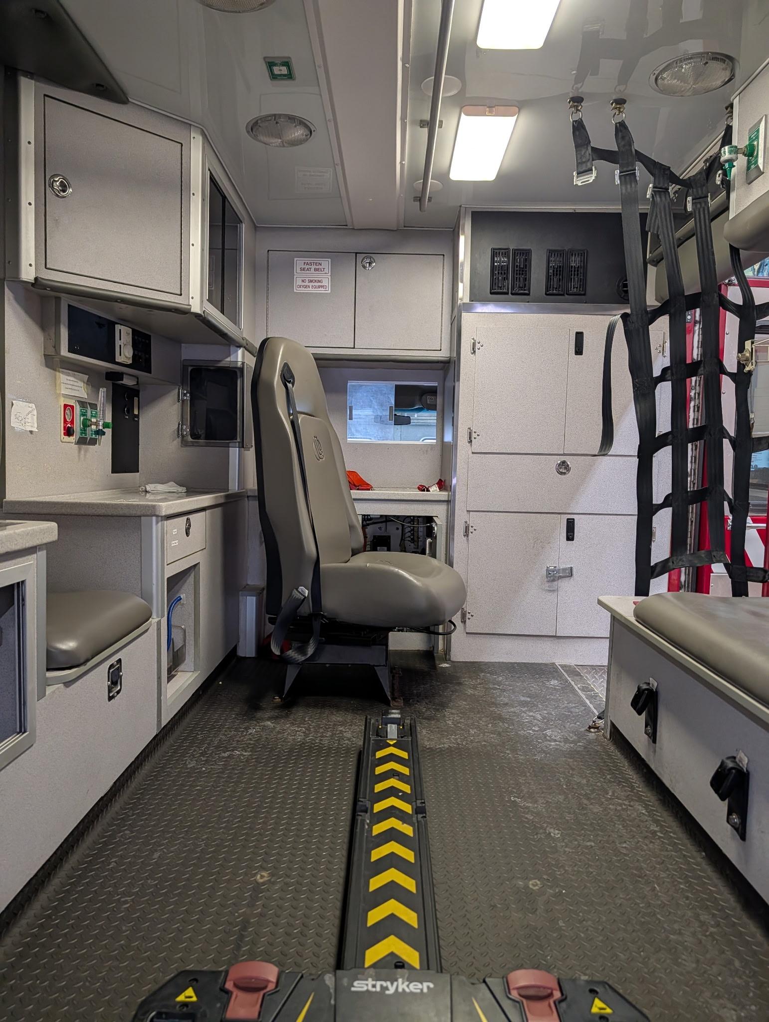 2010 Chevrolet Express 4500 Type III Ambulance - image 11
