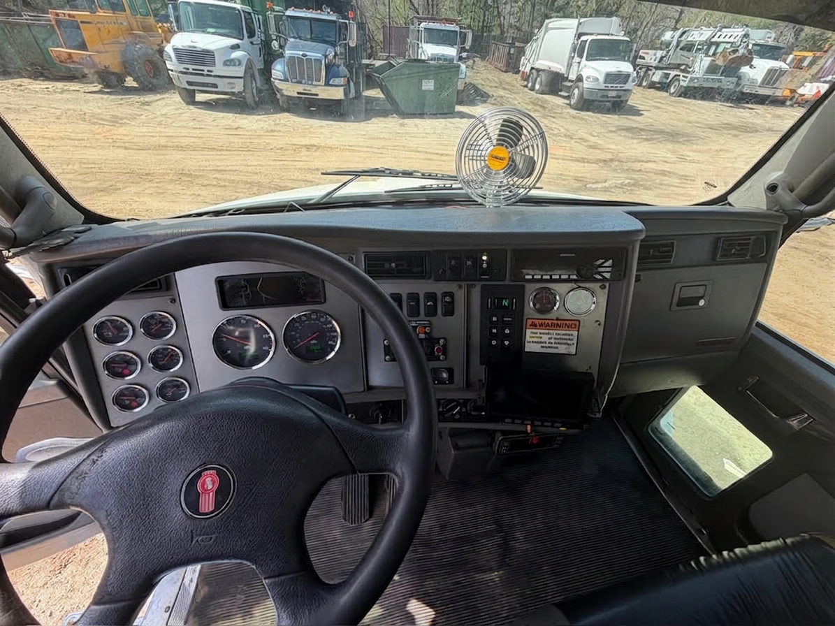 2015 Kenworth Loadmaster Rear Loader - image 14
