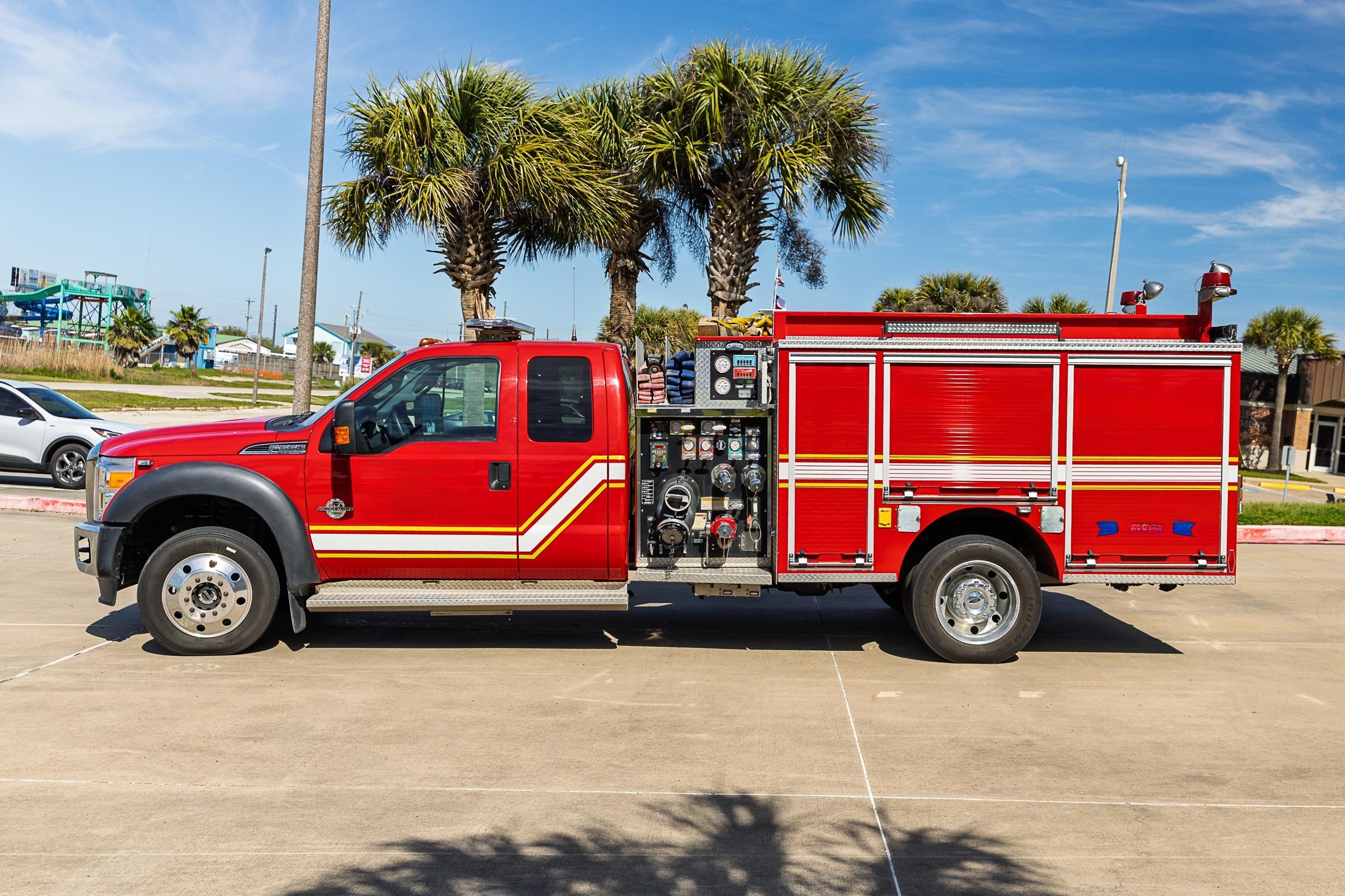 2013 Pierce Ford 4x4 Mini Pumper - image 2