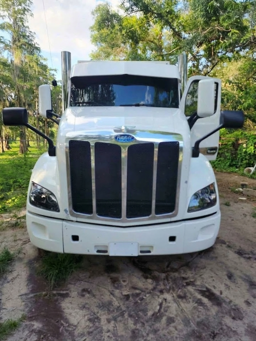 2015 Peterbillt 579 Dump Truck