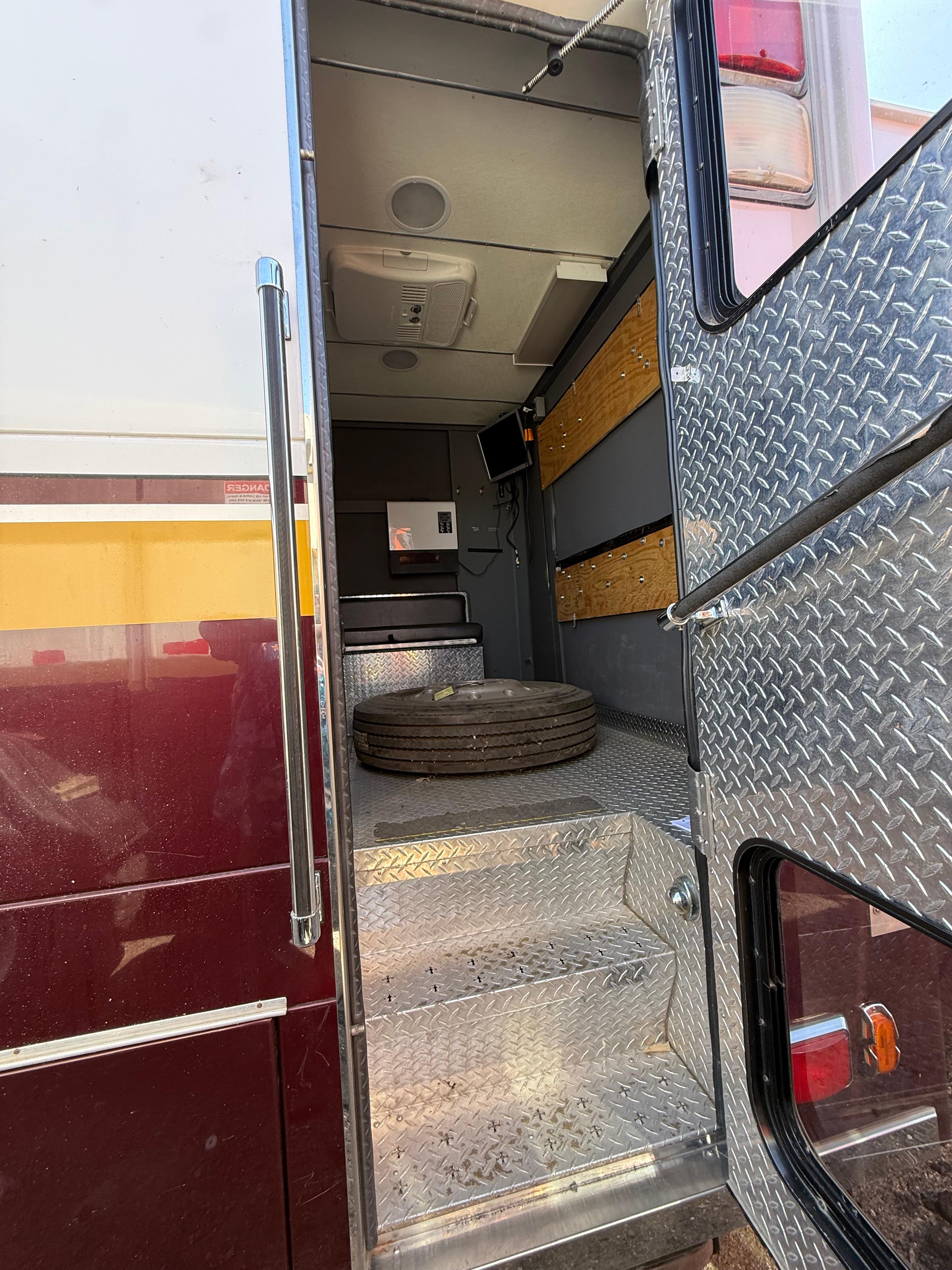 2001 E-One Command Center - image 11