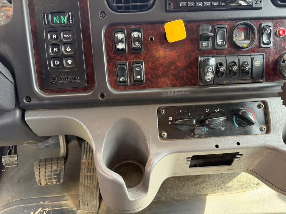 2021 Freightliner New Way Rear Loader - image 11