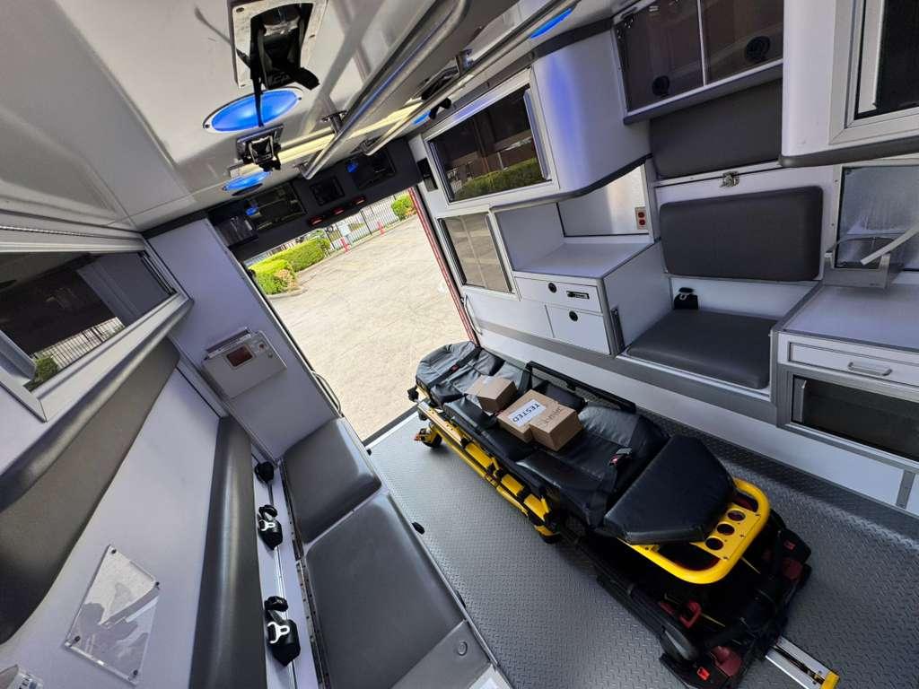 2014 REV Ford 4x4 Type I Ambulance - image 32