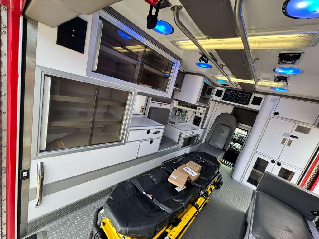 2014 REV Ford 4x4 Type I Ambulance - image 30