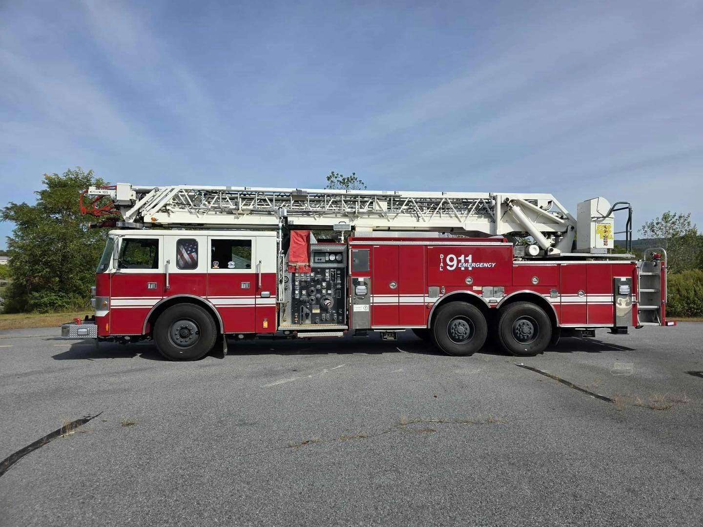 1999 Pierce Dash 105' Quint - image 2