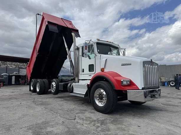 2015 Kenworth T800 Dump Truck — photo 4