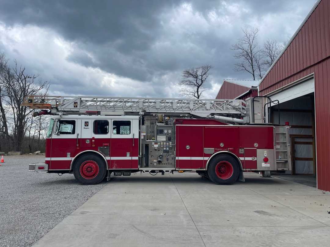 2004 Seagrave Mean Stick 75' Aerial