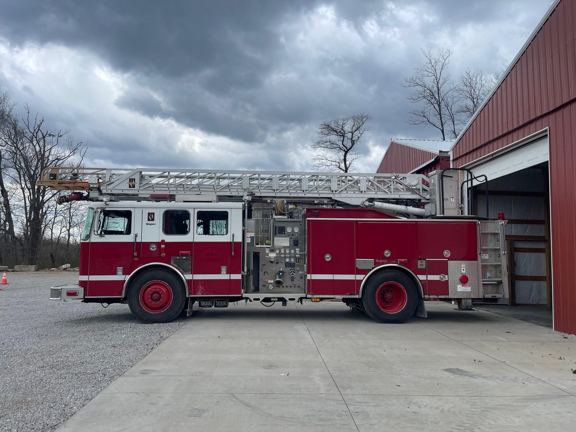 2004 Seagrave Mean Stick 75' Aerial - image 1