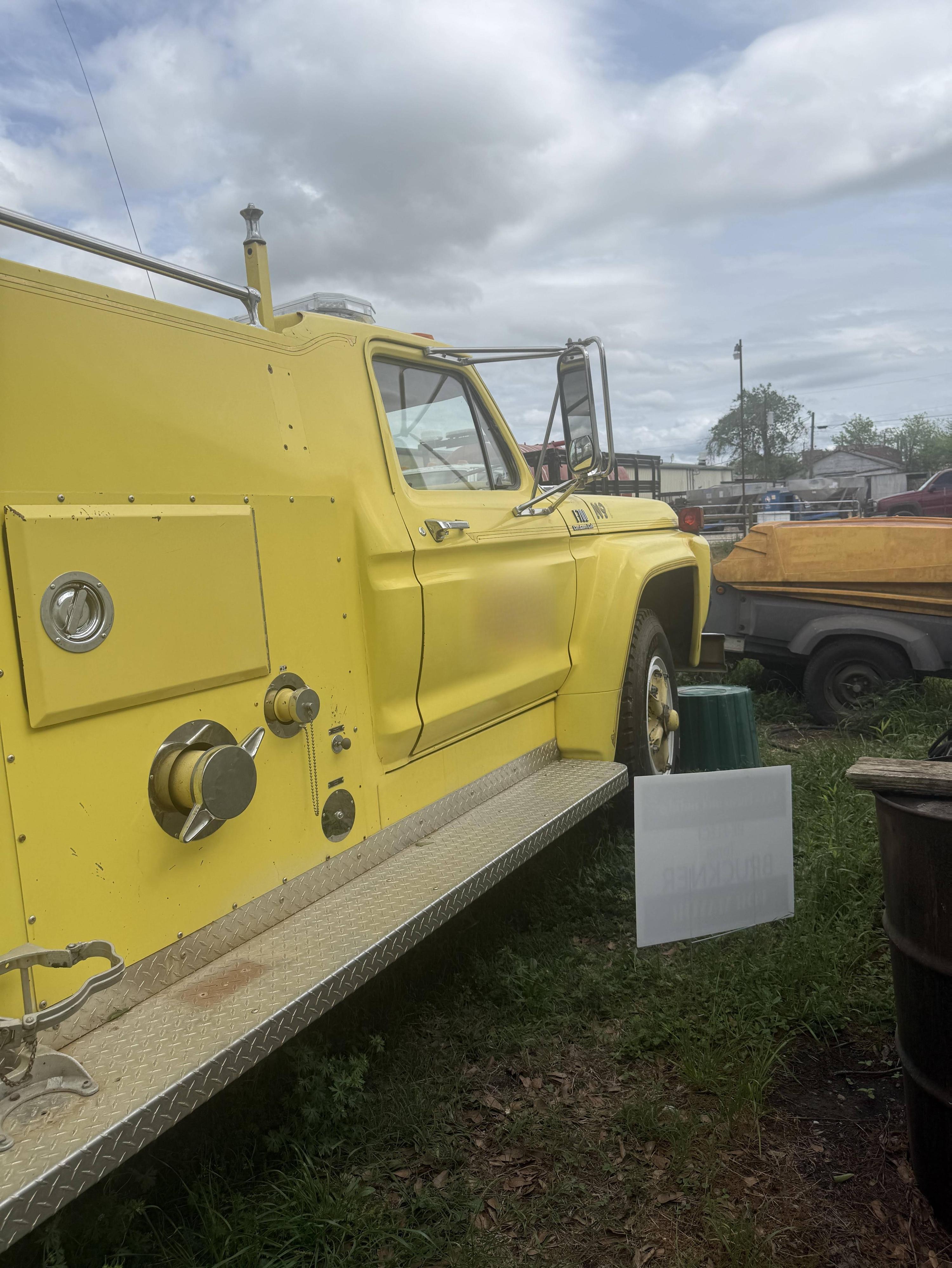 1978 Ford F700 Tanker - image 3