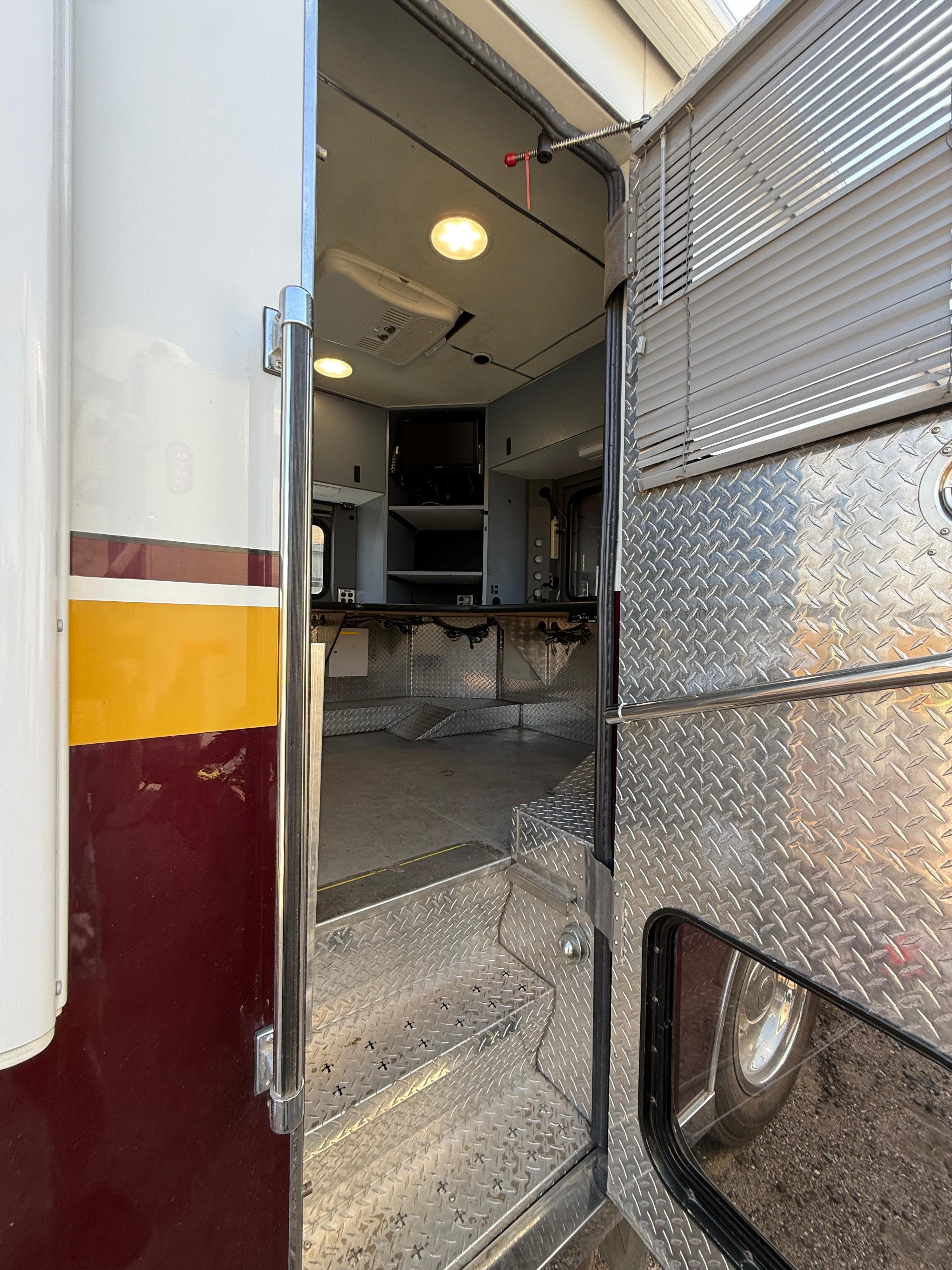 2001 E-One Command Center - image 16