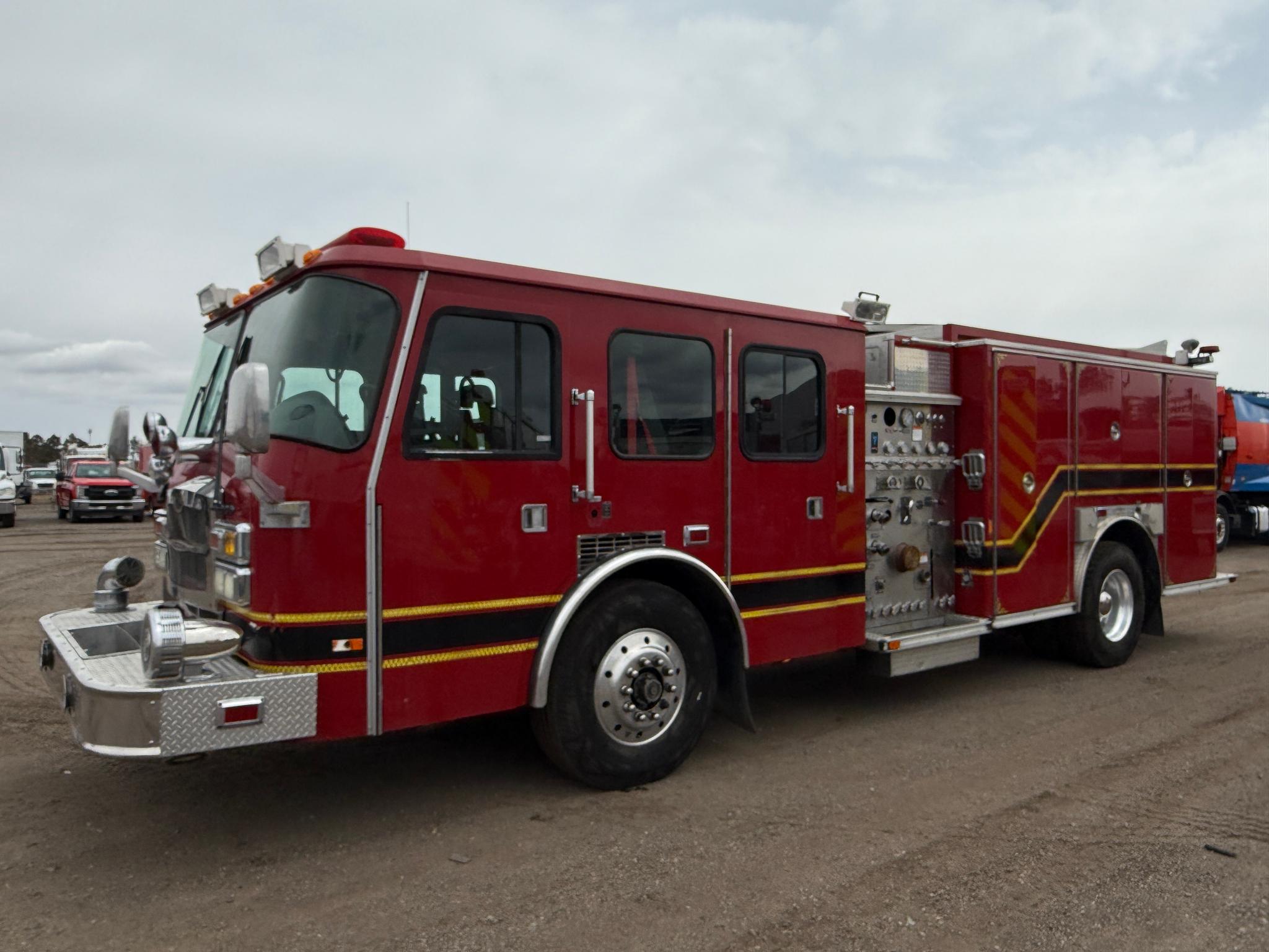 2005 E-One Pumper - image 1