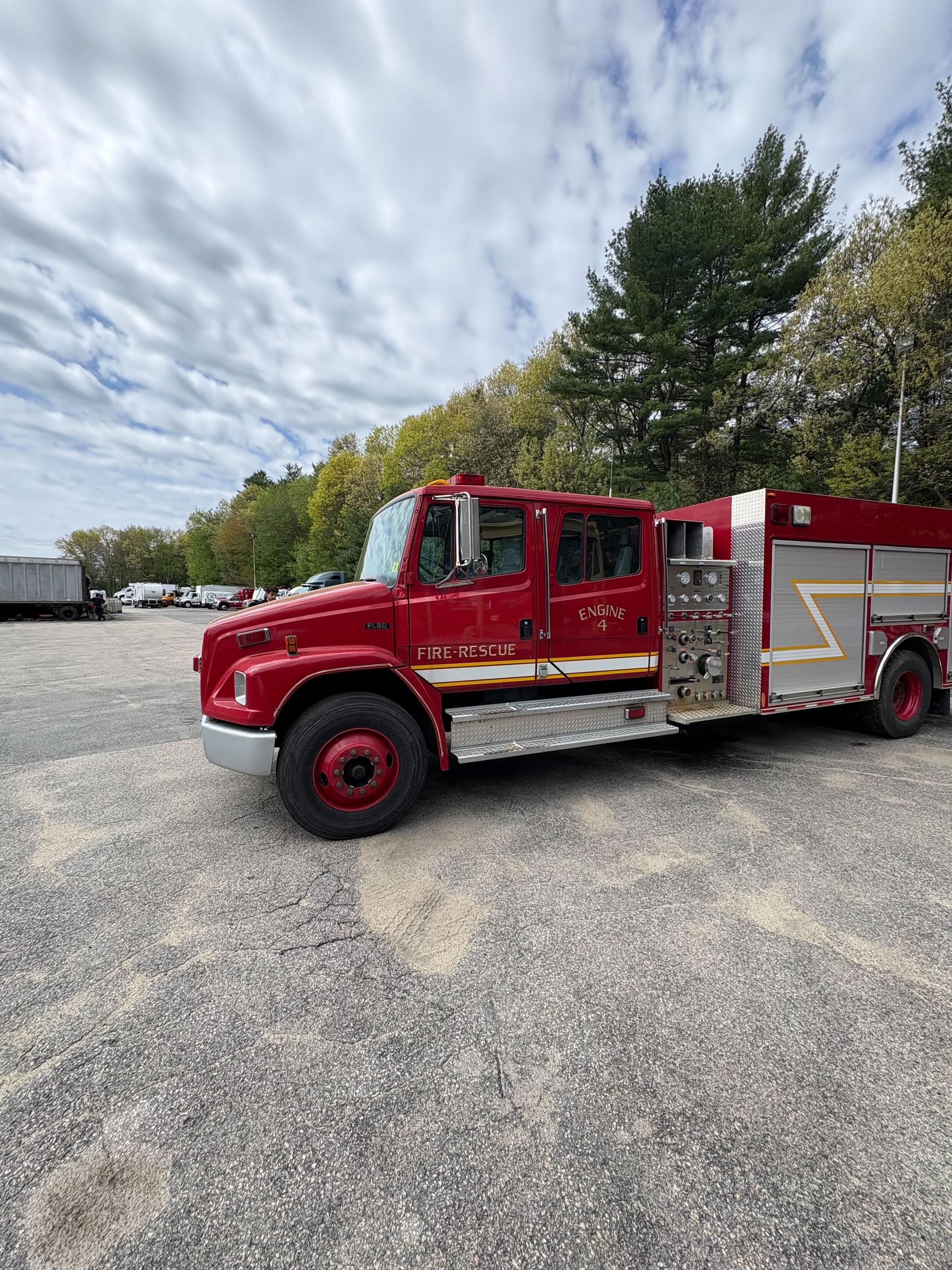 2000 Freightliner Pumper - image 2