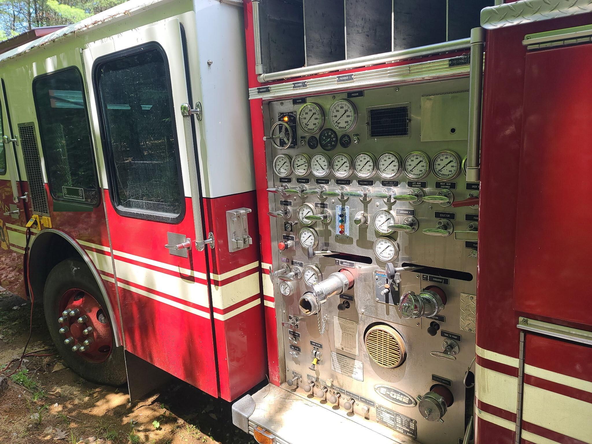 1988 E-One Pumper - image 9