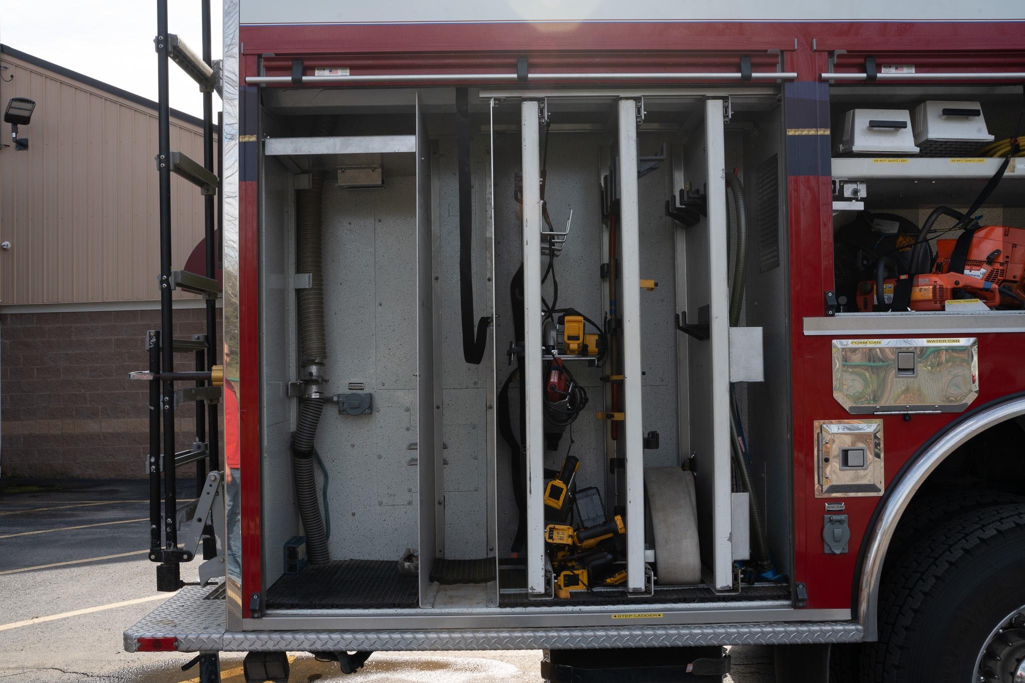 2009 KME Predator 4x4 Heavy Rescue - image 70