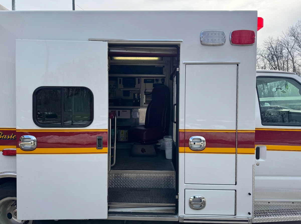 2009 Braun Ford Type III Ambulance - image 10