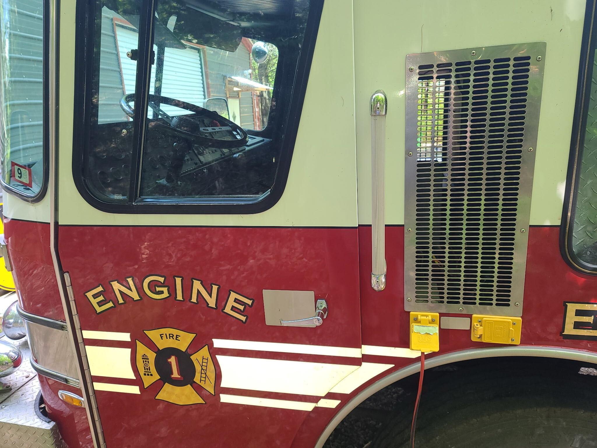 1988 E-One Pumper - image 3