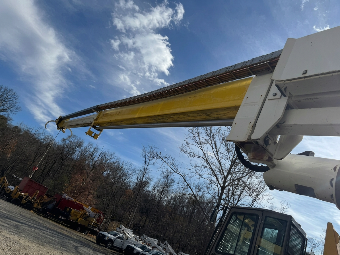 2016 Skylift Tracked Back Yard Carrier - image 8