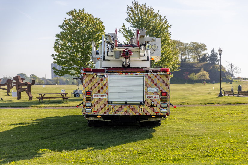 2003 Pierce TL100 100' Quint — photo 4